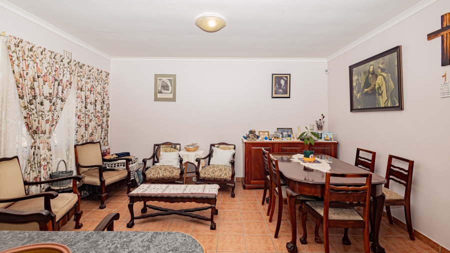 3 Bedroom Property for Sale in Loucharmante Western Cape